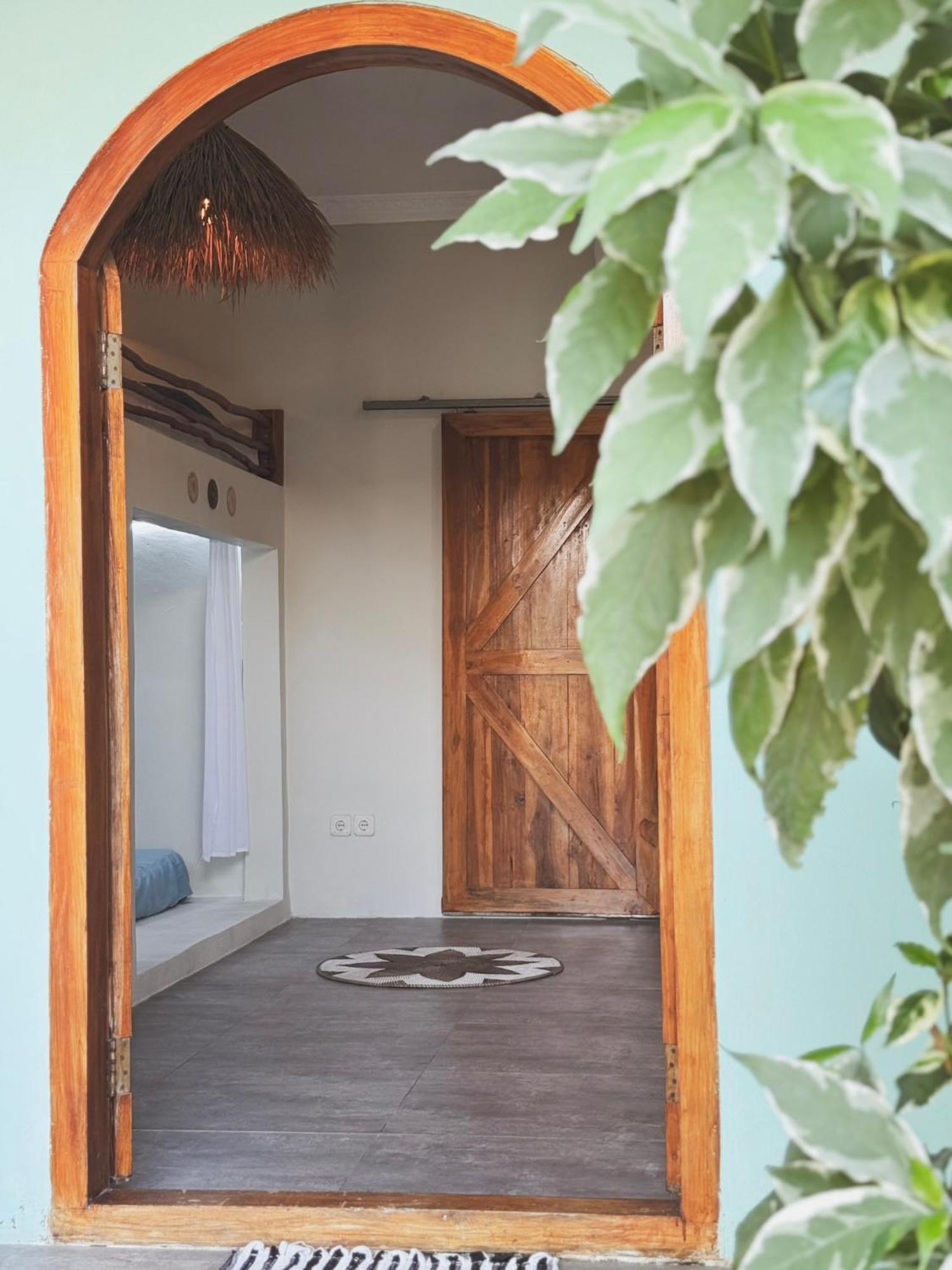 Secret Spot Surf And Stay Kuta  Exteriör bild